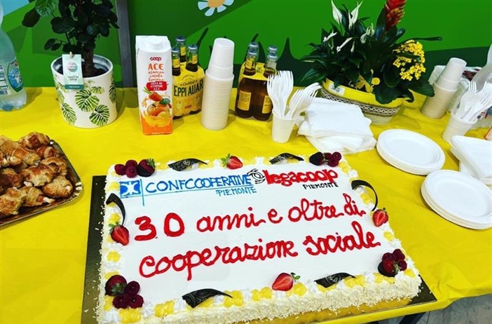 “30 anni e oltre di cooperazione sociale”: inaugurata la mostra...