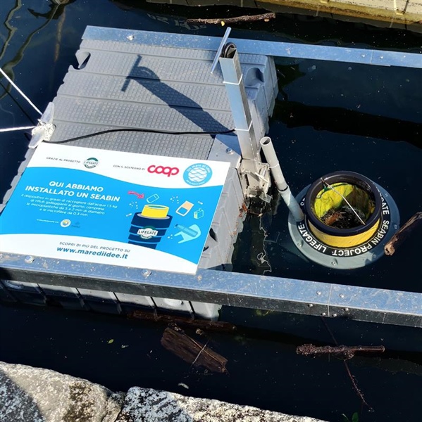 Nova Coop dona a Verbania un nuovo cestino mangia plastica per proteggere le acque del Lago Maggiore